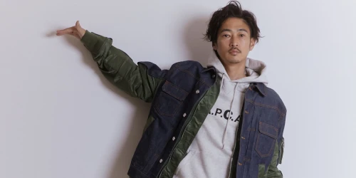 sacai × A.P.C. のコラボフーディーが限定価格で発売