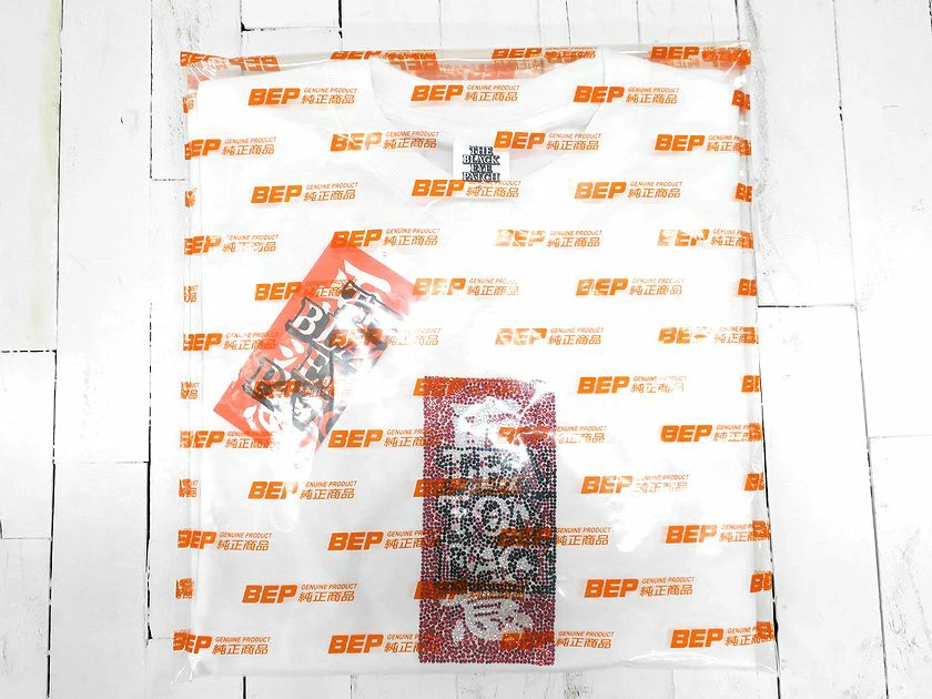 チーム友達 × BlackEyePatch の Rhinestone Tee が発売