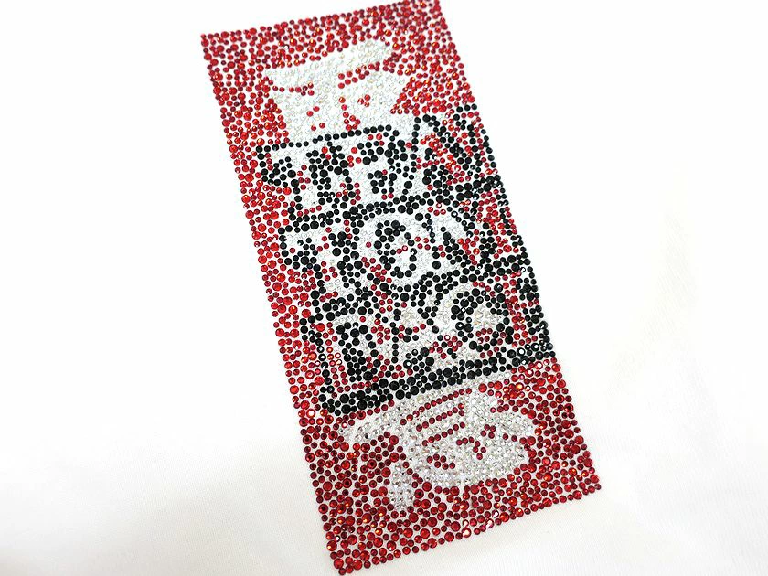 チーム友達 × BlackEyePatch の Rhinestone Tee が発売