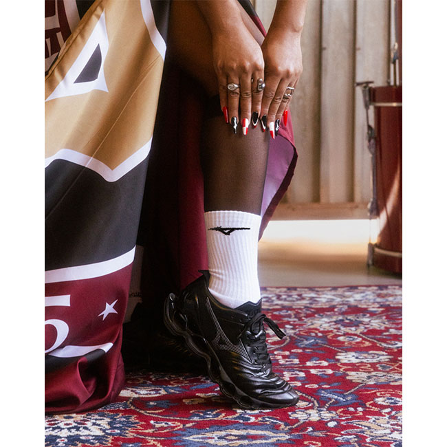 Mizuno の WAVE PROPHECY MORELIA NEO “Black” が再販