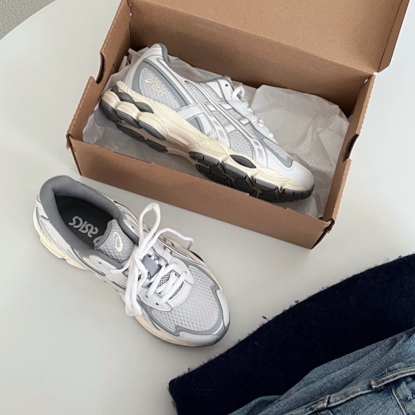 ASICS GEL-NYC 2055 “Glacier Grey” の30%OFF セールが開催