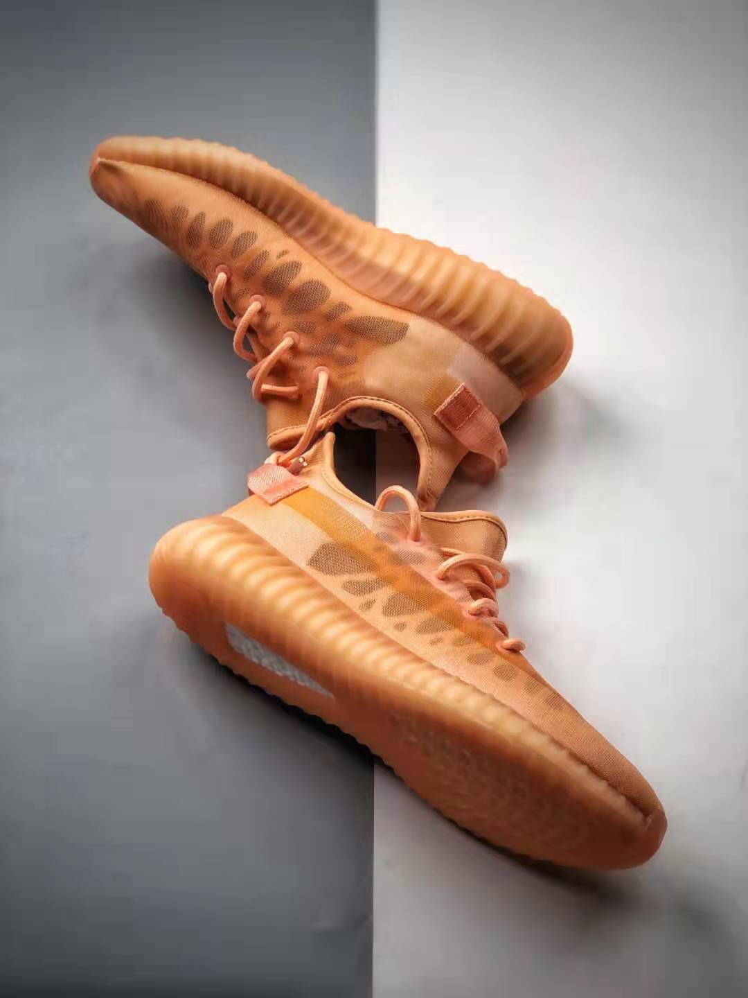 YEEZY BOOST 350 V2 “Mono Clay” がセール価格で発売
