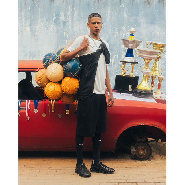 Mizuno の WAVE PROPHECY MORELIA NEO “Black” が再販