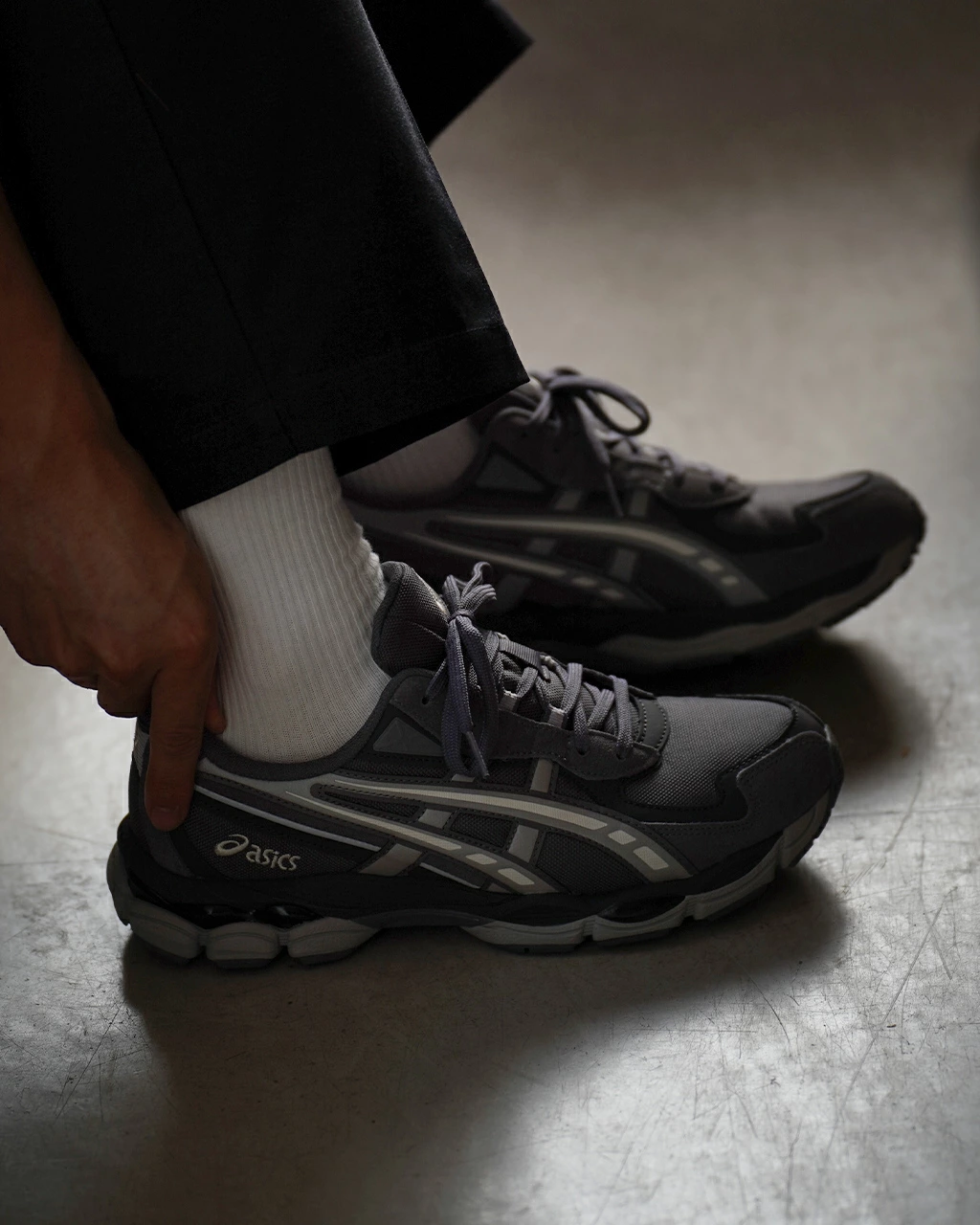 ASICS GEL-NYC 2055 “Carbon/Cement Grey” が発売 