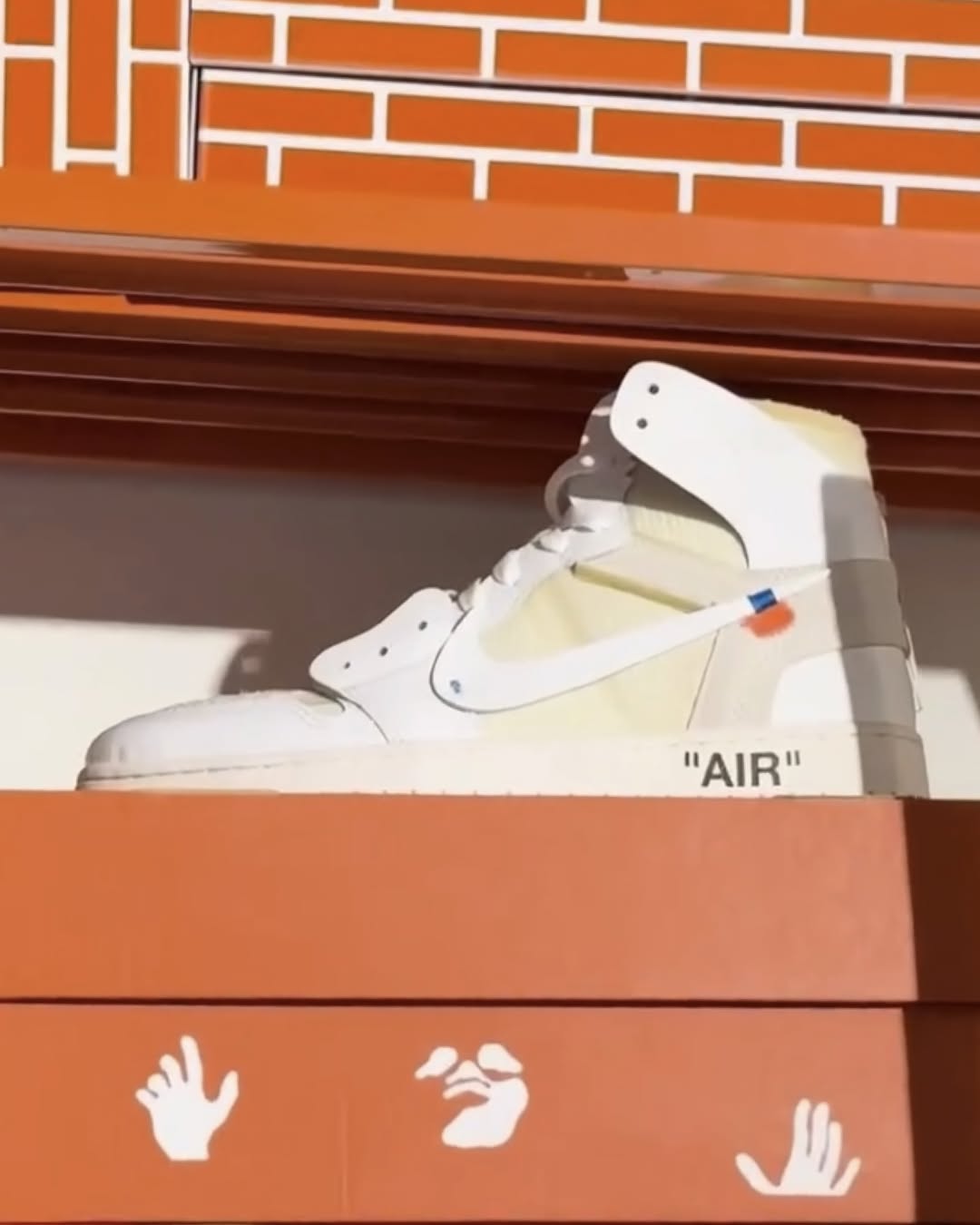 Off-White™ × NIKE AIR JORDAN 1 “Alaska” がデザイン スタジオ Alaska-Alaska にて確認