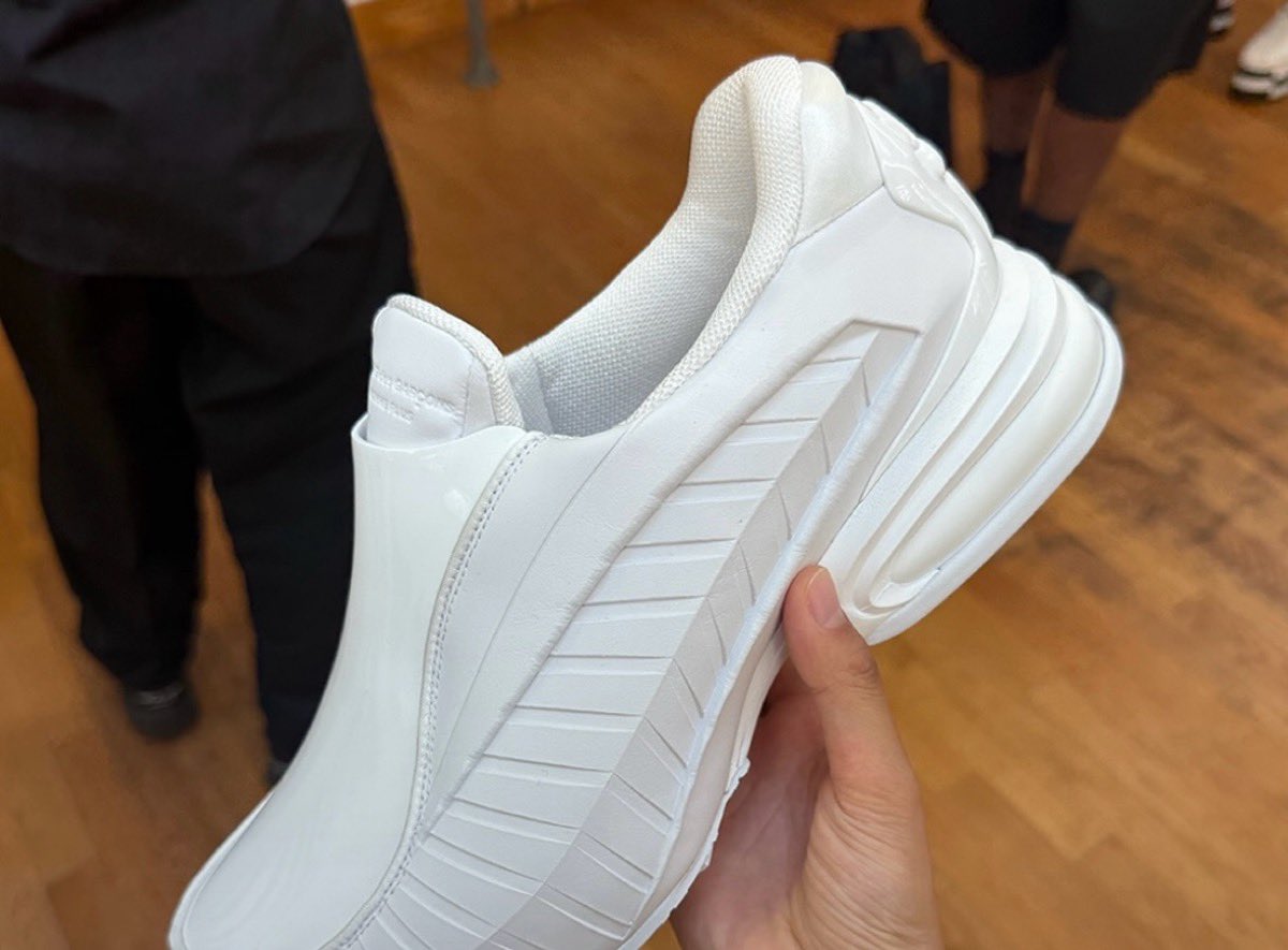 COMME des GARÇONS HOMME PLUS × NIKE AIR MAX DOLCE が公開