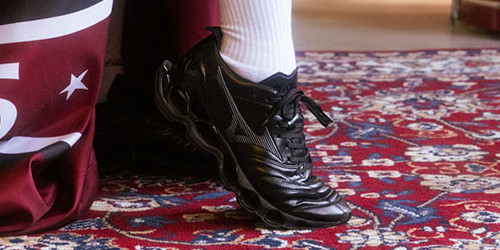 Mizuno の WAVE PROPHECY MORELIA NEO “Black” が再販