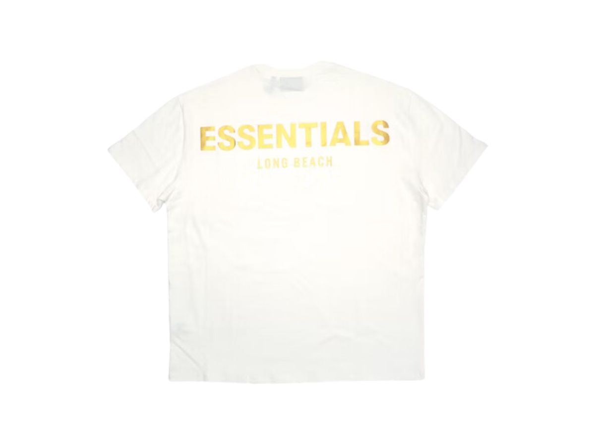 Fear of God ESSENTIALS の Long Beach限定 Gold Print Logo S/S Tee が特別価格で発売