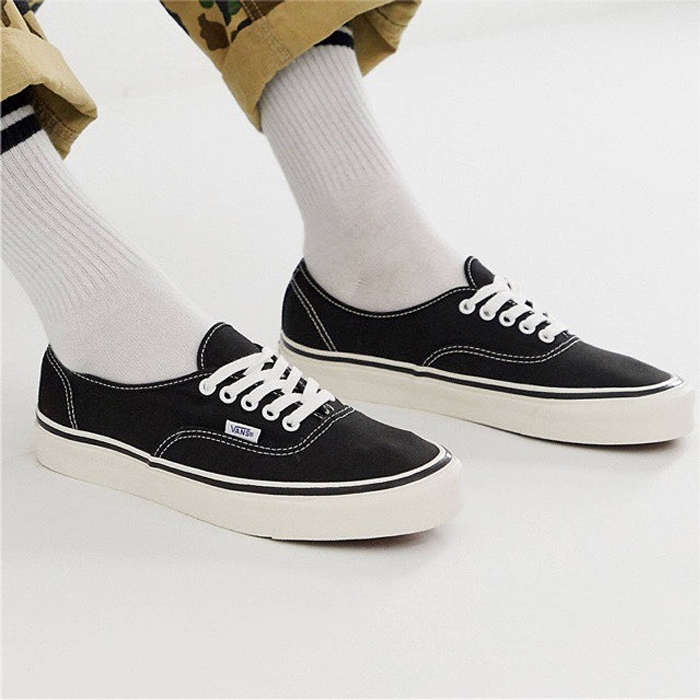【再販】VANS USA AUTHENTIC "Black/White" が6,380円の特別セール価格で発売
