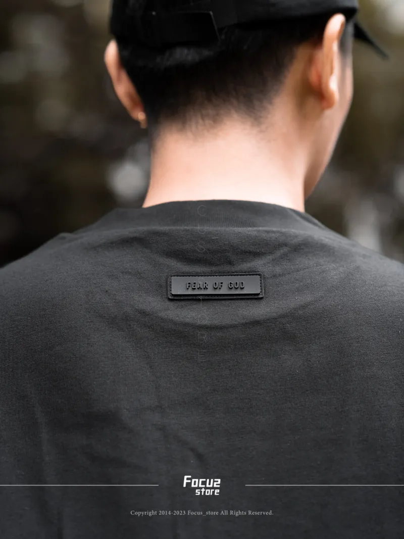 Fear of God ESSENTIALS Tee "Jet Black" の30%OFF セールが開催