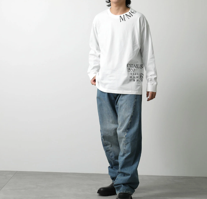 MM6 Maison Margiela の Printed L/S Tee が特別価格で発売