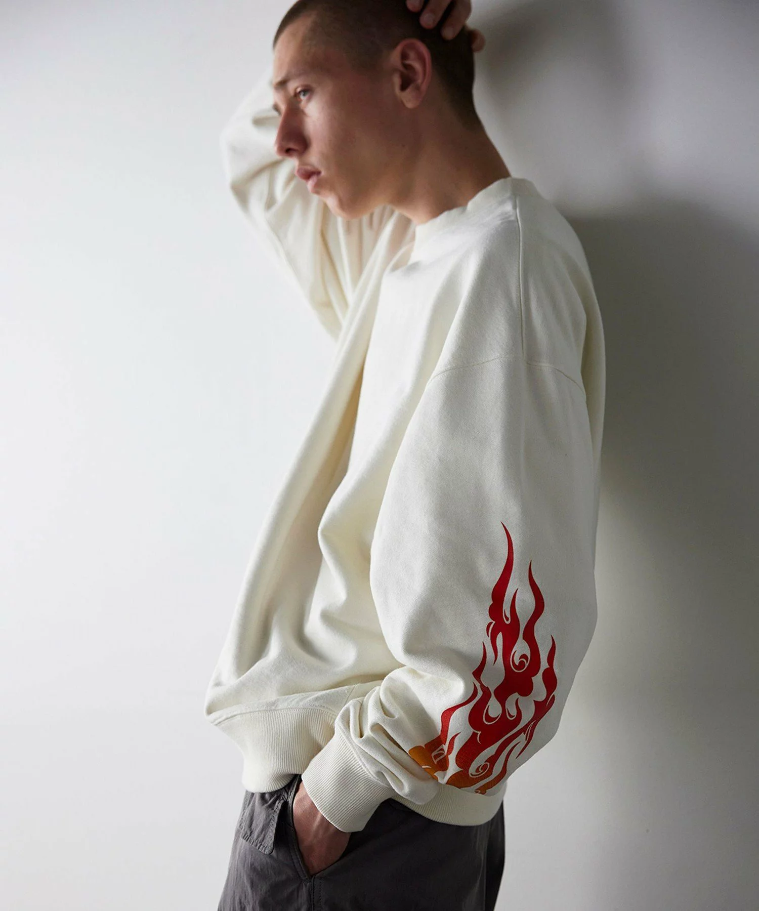 BEAMS「Wide Short Fit Fire Arm Sweat」の先行予約が開始