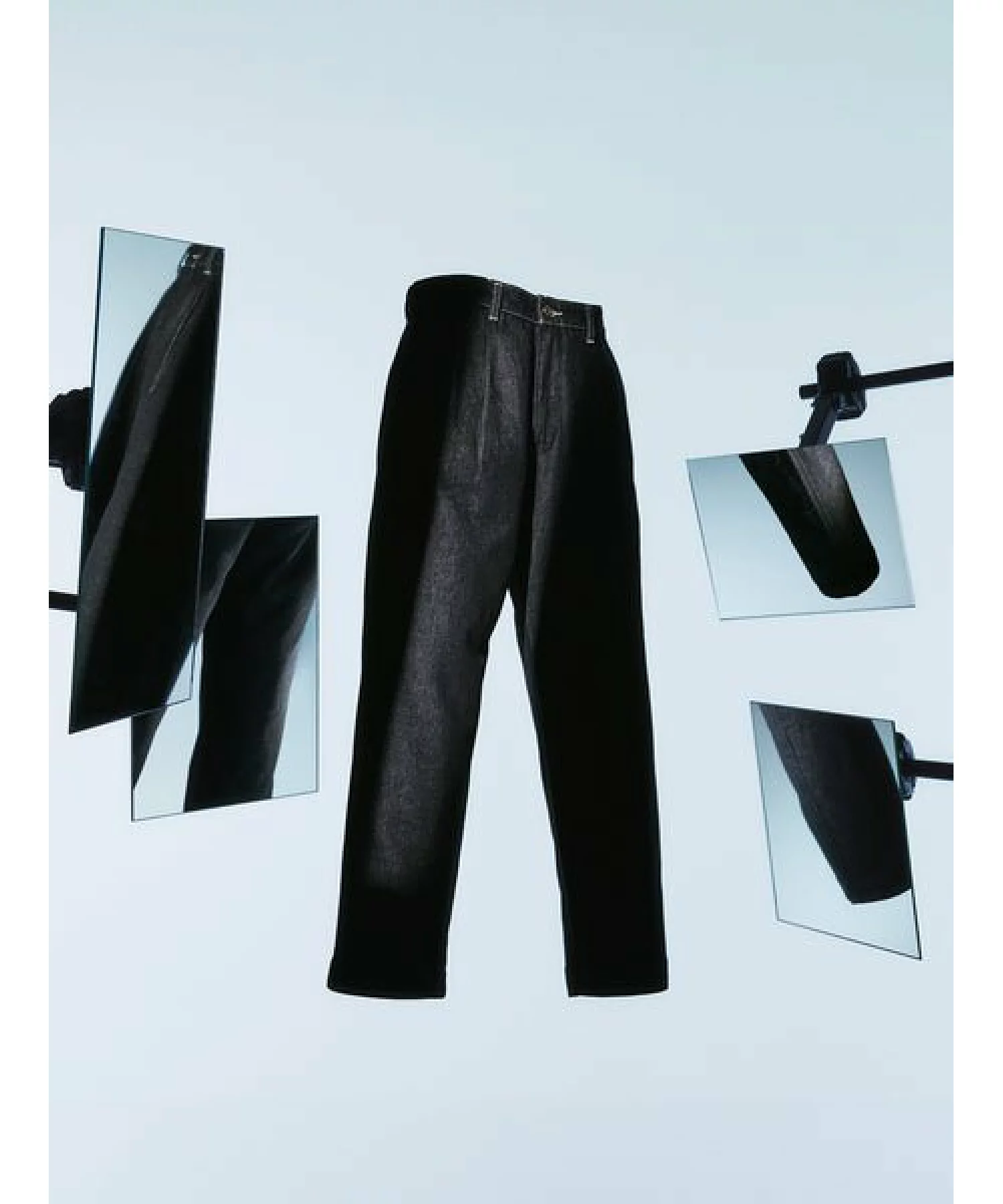 Levi’s® より Premium Black Denim Slacks が発売