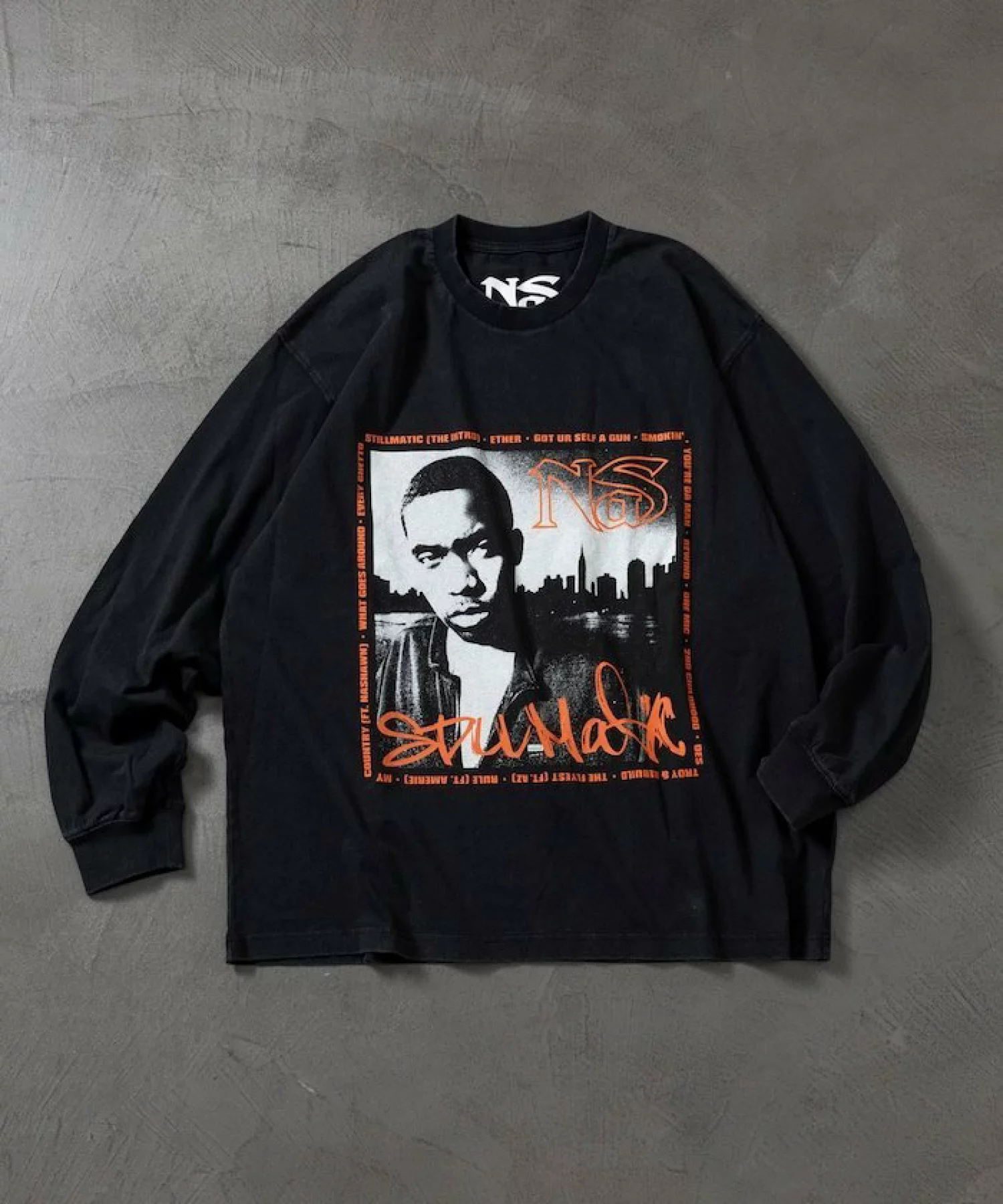 FREAK’S STORE × Nas による Front Print L/S Tee 25AW の先行予約が開始