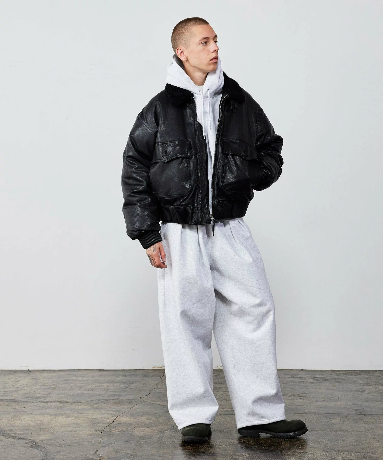 BEAMS「Wide Straight Windstop Sweat Pants FW25」の先行予約が開始