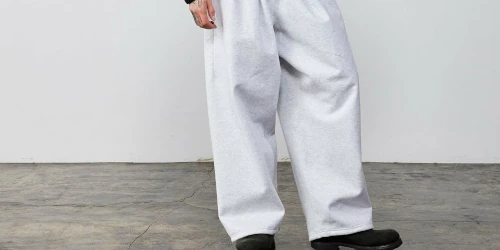 BEAMS「Wide Straight Windstop Sweat Pants FW25」の先行予約が開始