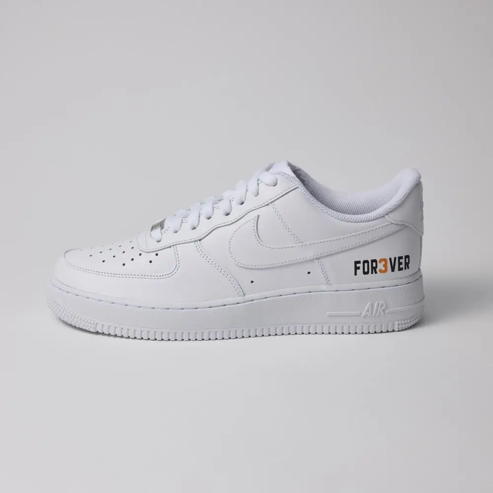 読売巨人軍 から 長嶋茂雄 終身名誉監督の追悼グッズ NIKE AIR FORCE 1 LOW '07 "For3ver Giants" が8月15日(金)発売