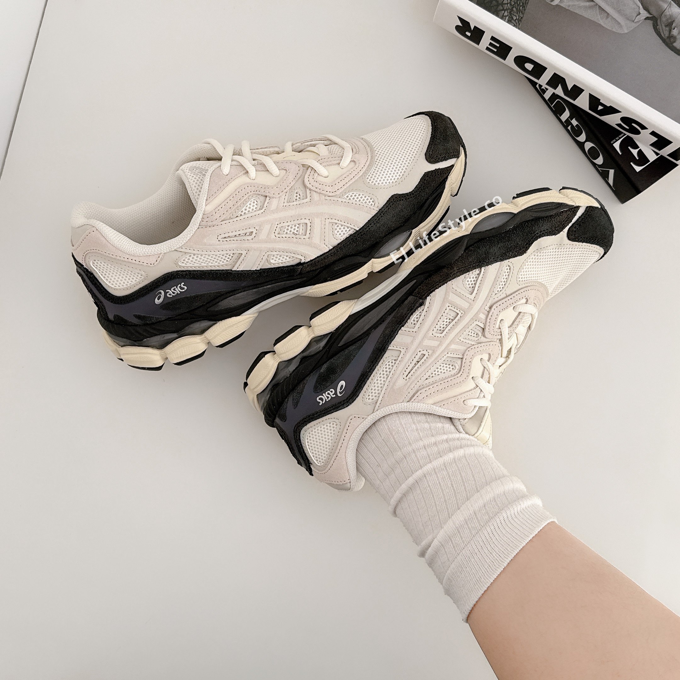 ASICS GEL-NYC “White/Smoke Grey” の先行販売が開始