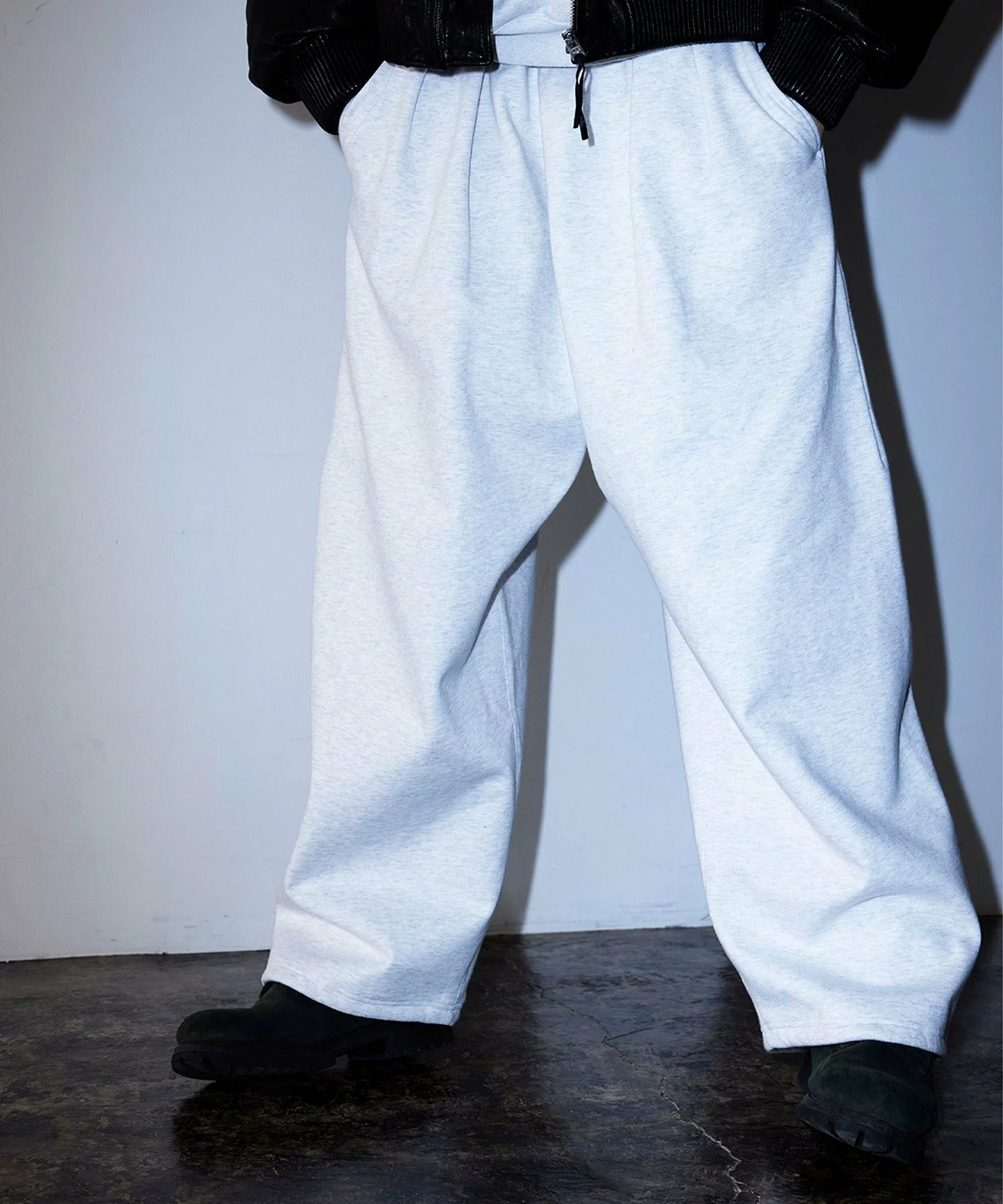 BEAMS「Wide Straight Windstop Sweat Pants FW25」の先行予約が開始