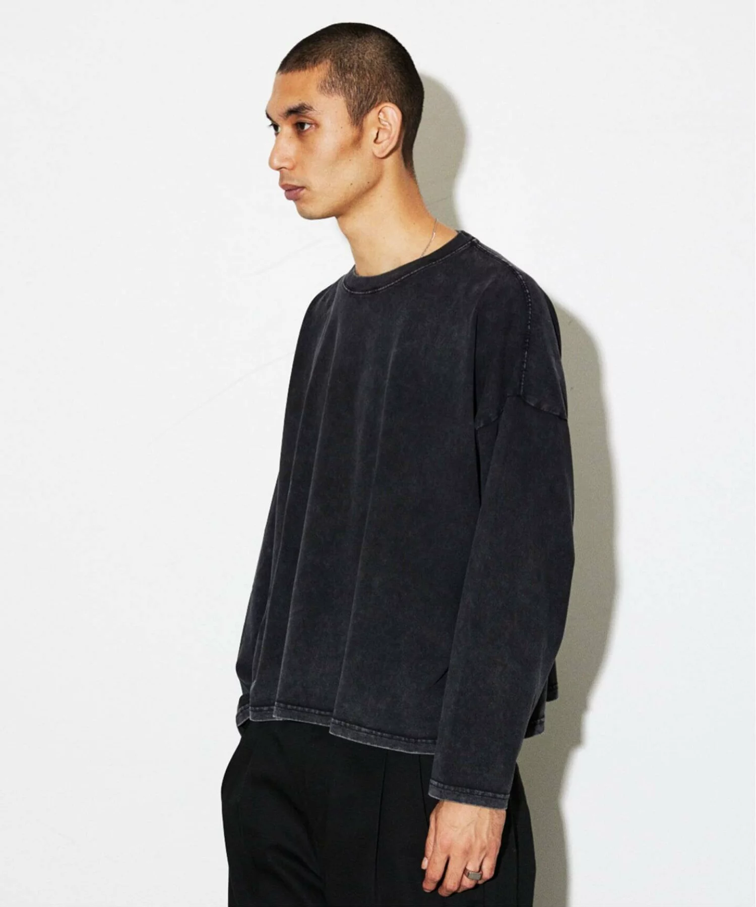 JOURNAL STANDARD「“短丈” Loose Fit Cropped L/S Tee FW25」の先行予約が開始