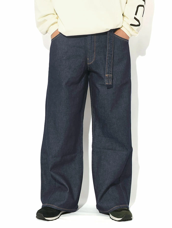 Levi’s® の Twisted Baggy Jeans が発売