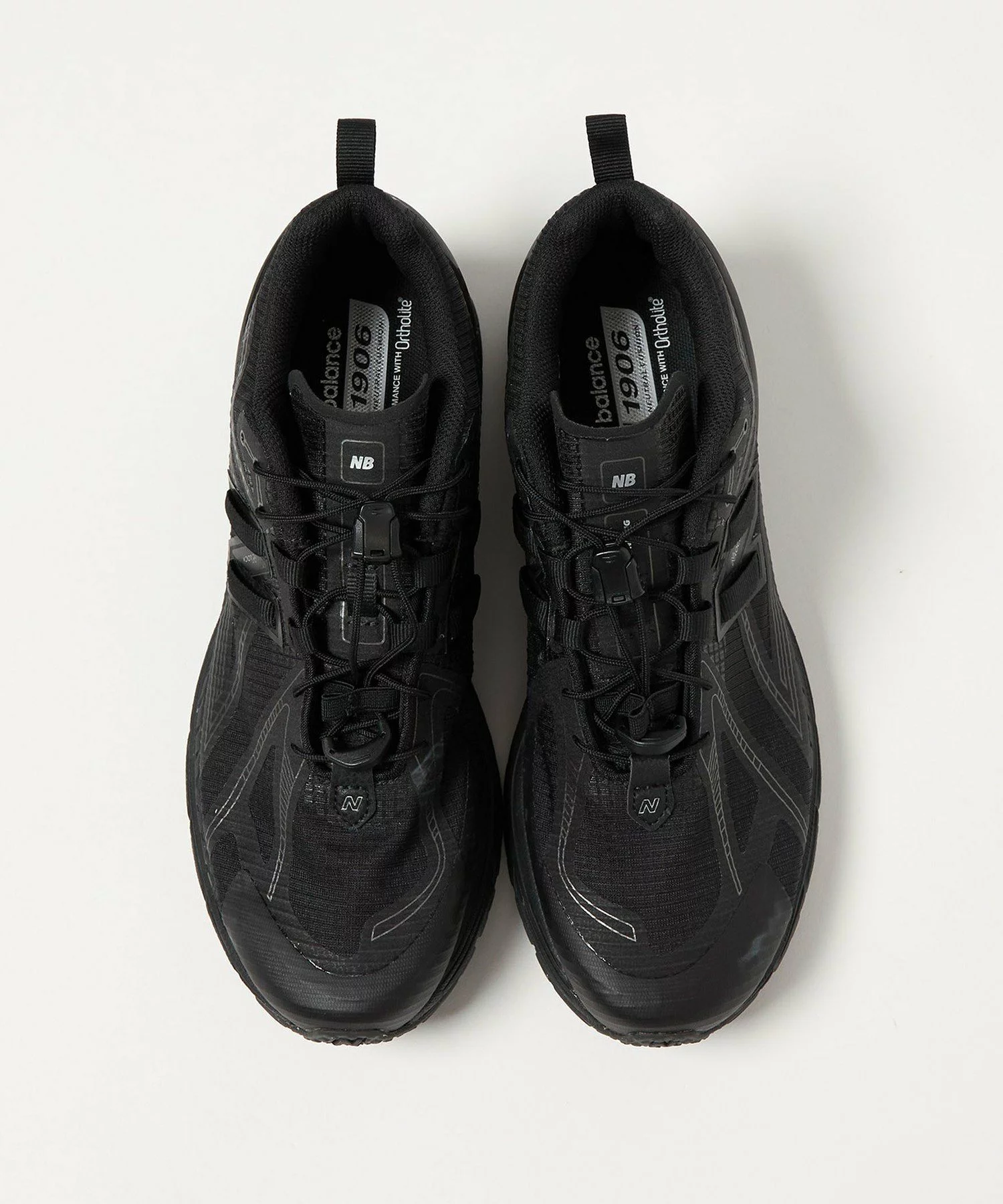 New Balance 1906R “Triple Black” が発売