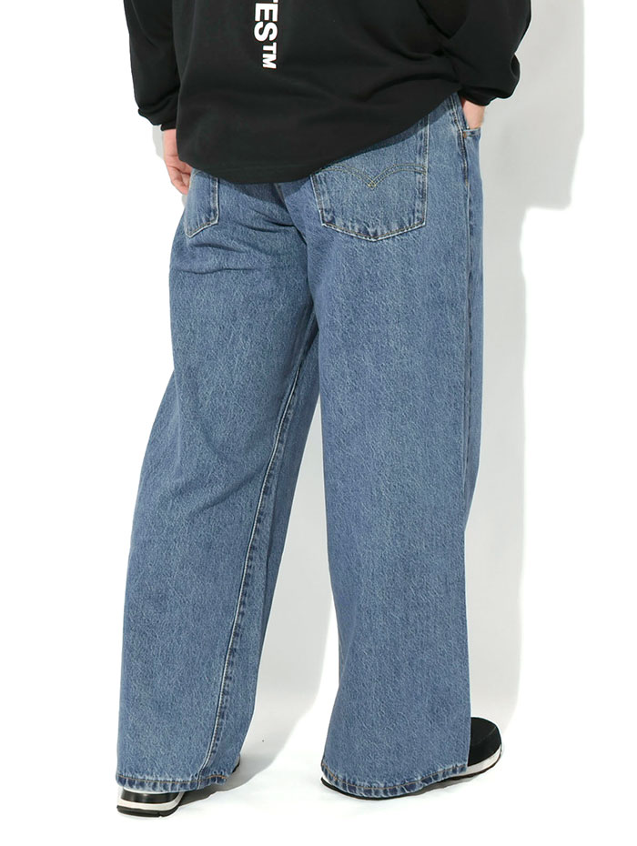 Levi’s® の Twisted Baggy Jeans が発売