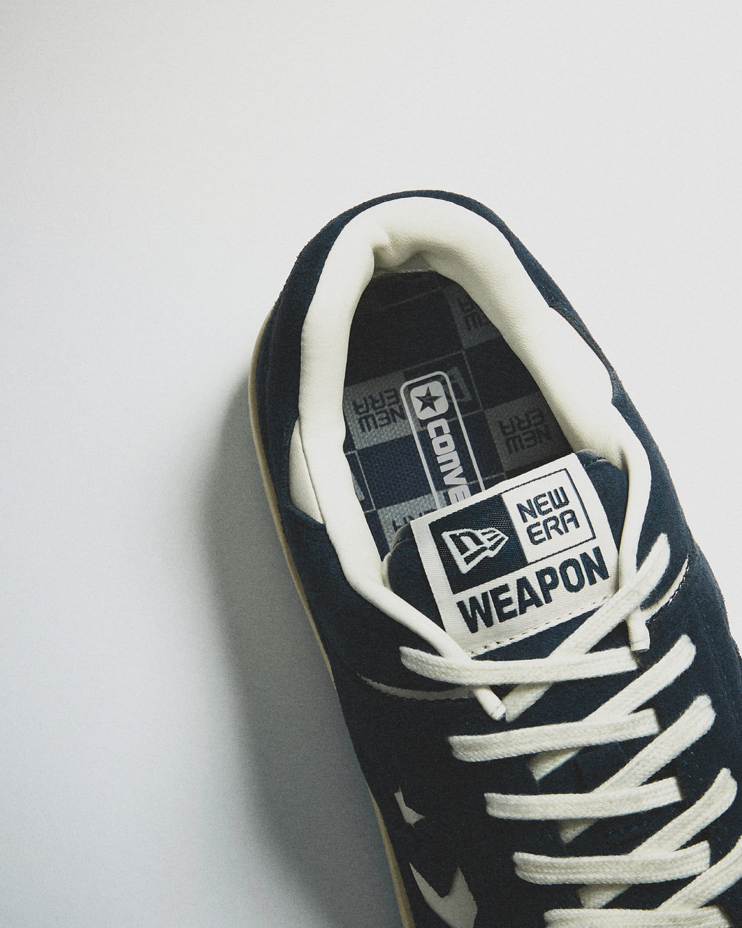 New era® × CONVERSE WEAPON SUEDE OX が8月22日(金)発売