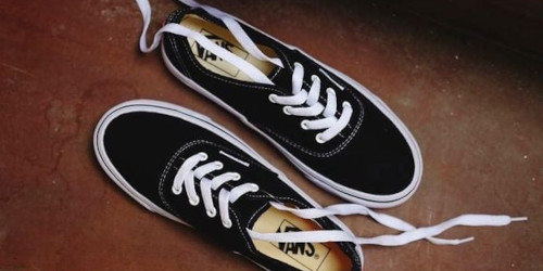 VANS USA AUTHENTIC "Black/White" が5,740円の特別セール価格で発売