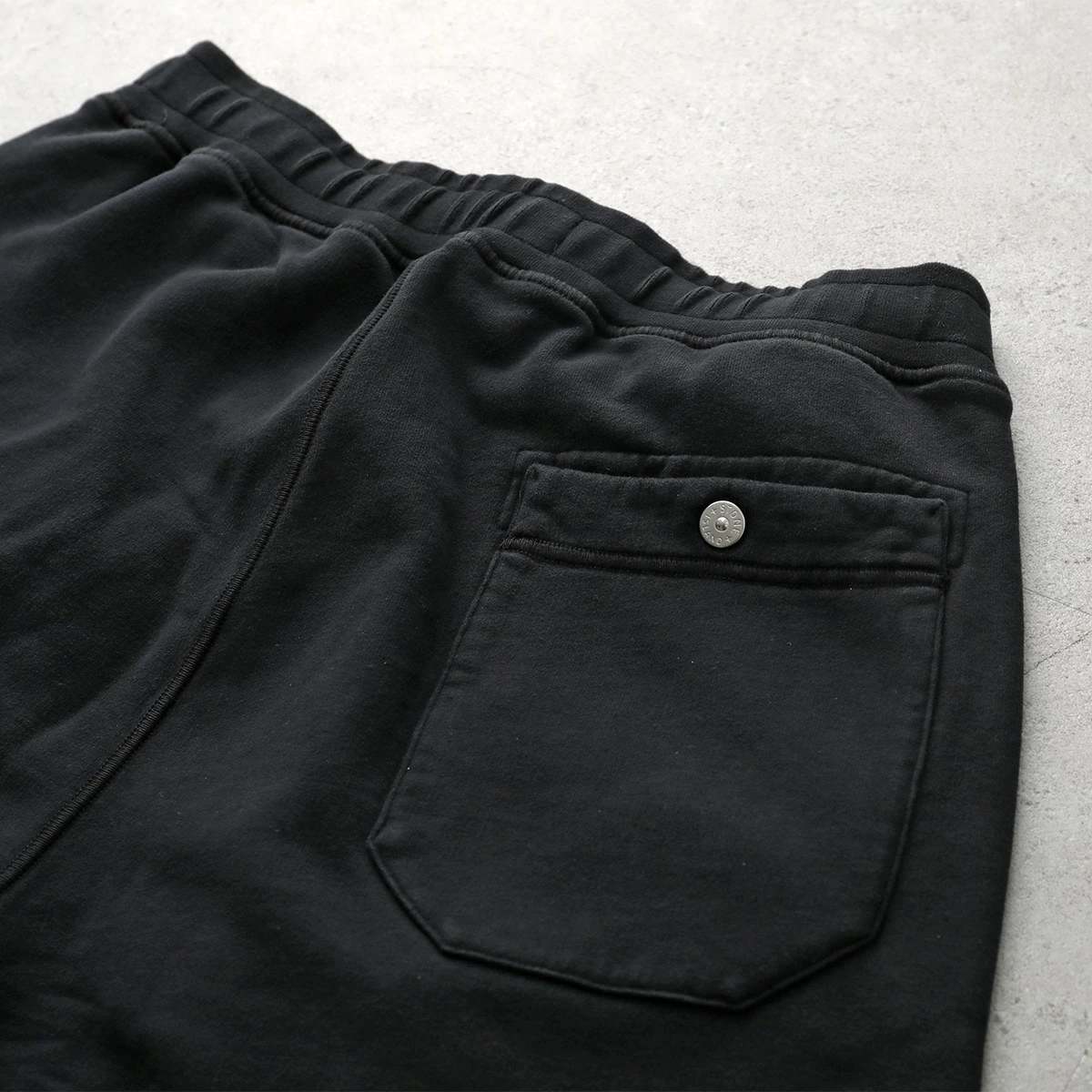 Stone Island の Sweat Pants FW25 が特別価格で発売