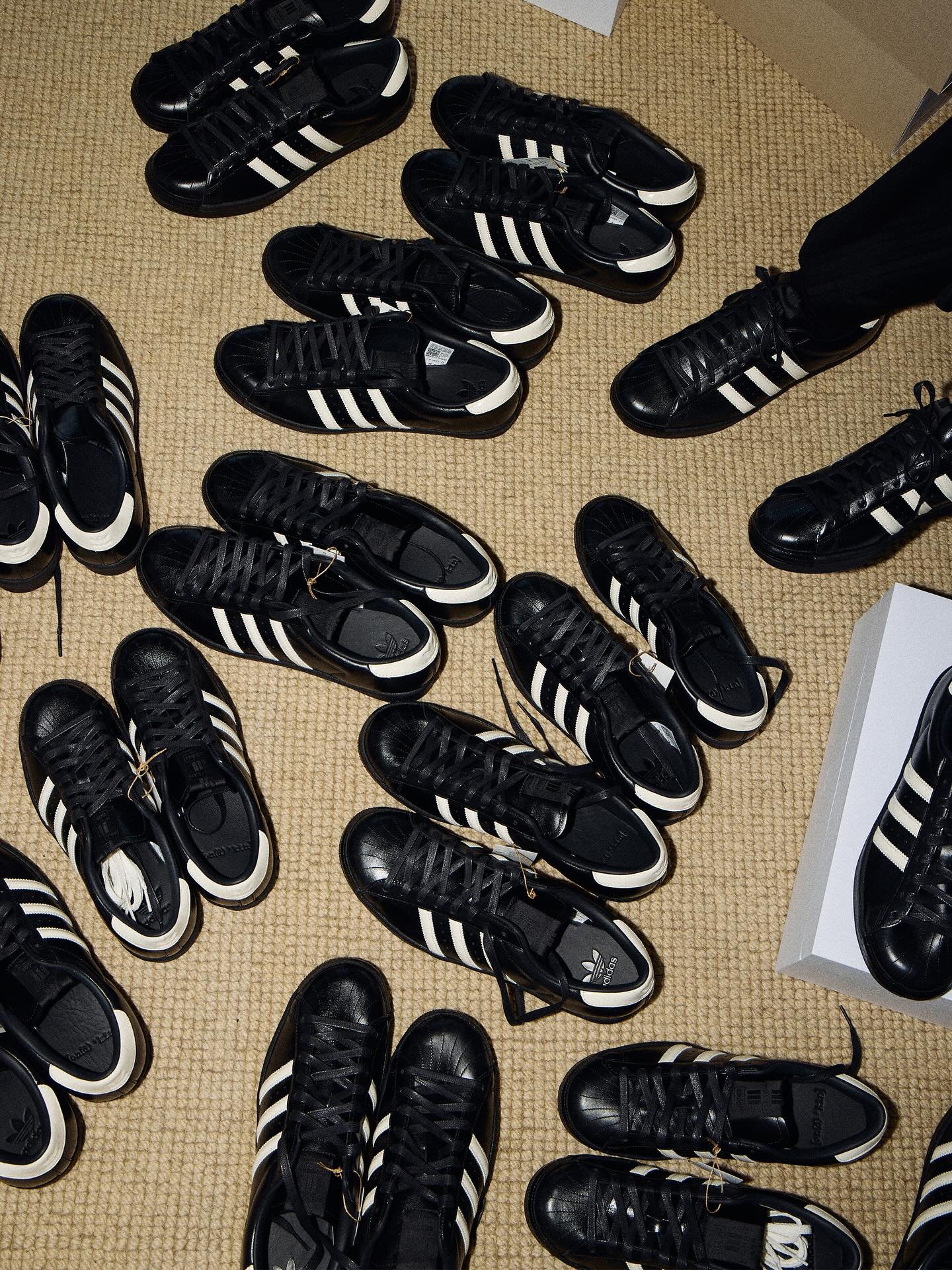 KITH × adidas Originals SUPERSTAR “Black Tie 2.0” が8月26日(火)0:00~発売予定