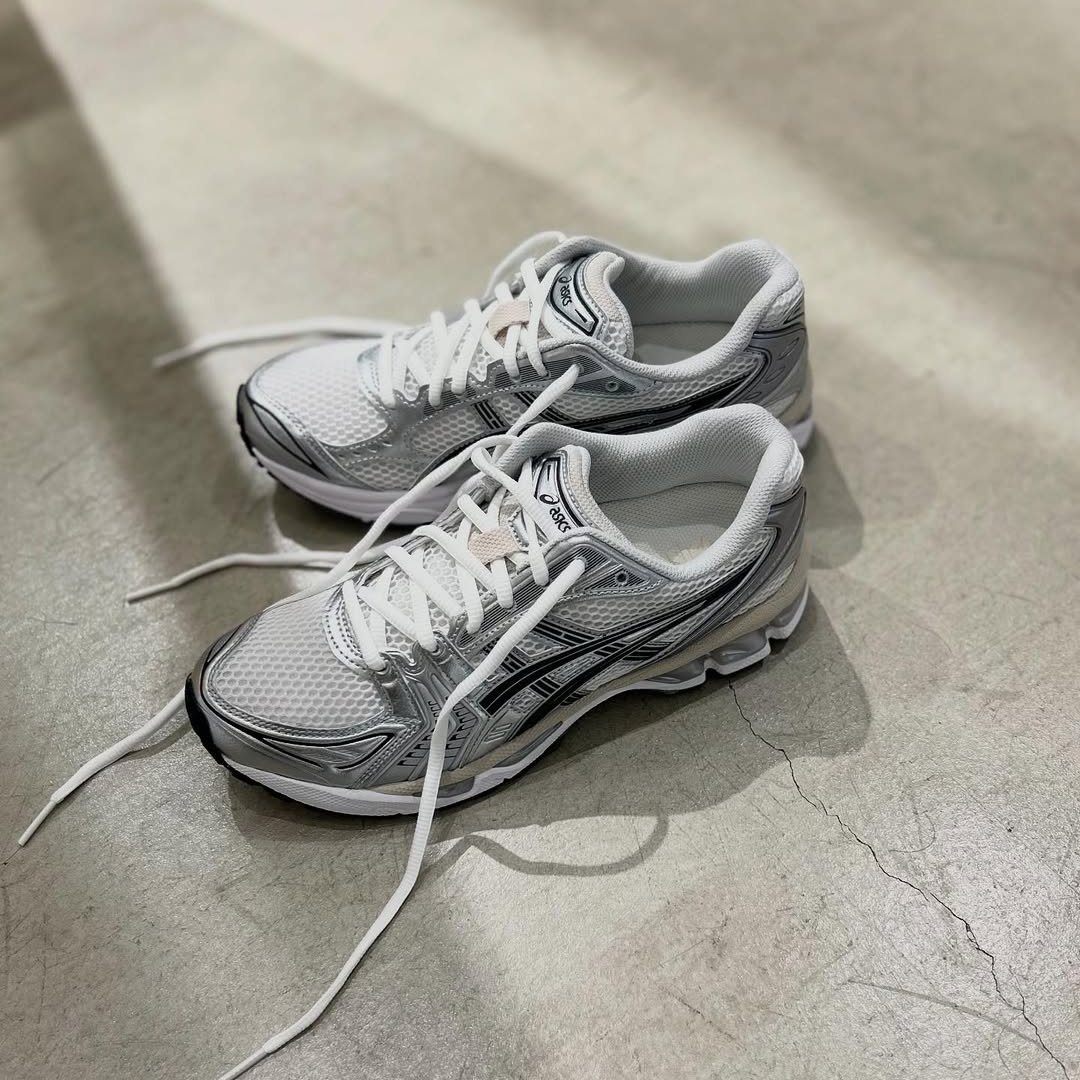 ASICS GEL-KAYANO 14 "White/Graphite Grey" が再販