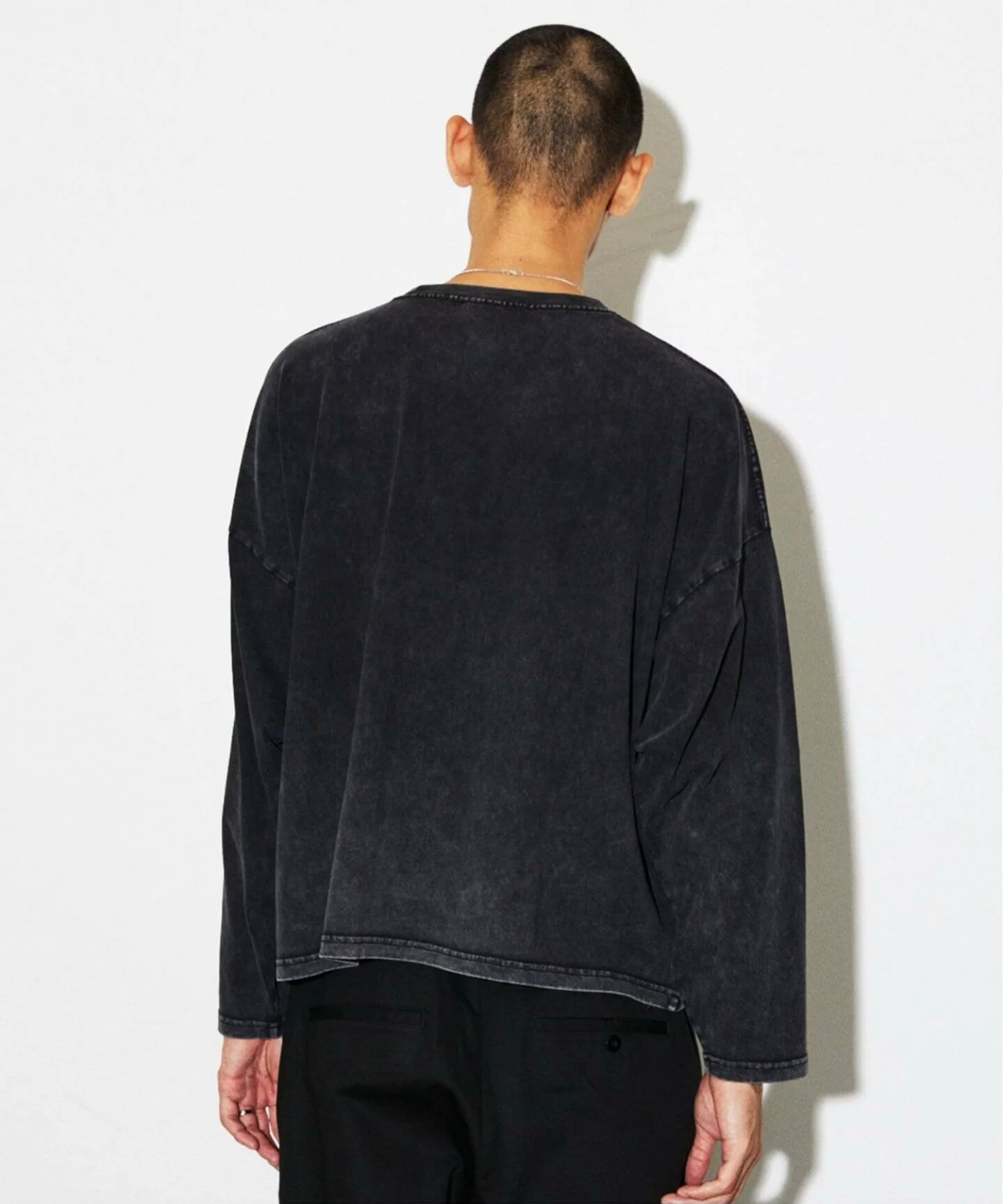 JOURNAL STANDARD「“短丈” Loose Fit Cropped L/S Tee FW25」の先行予約が開始
