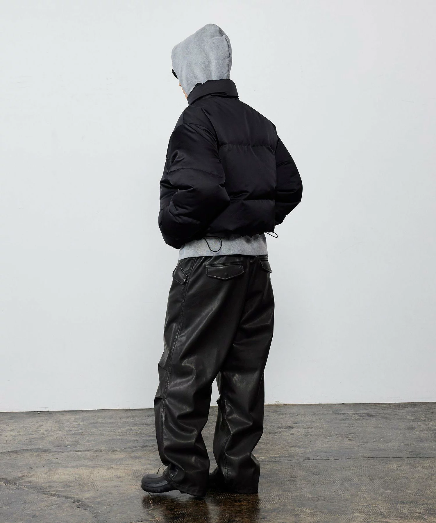 BEAMS より Leather Like Down Blouson FW25 が発売