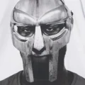 APPLEBUM × Eric Coleman の MF DOOM Tシャツが発売