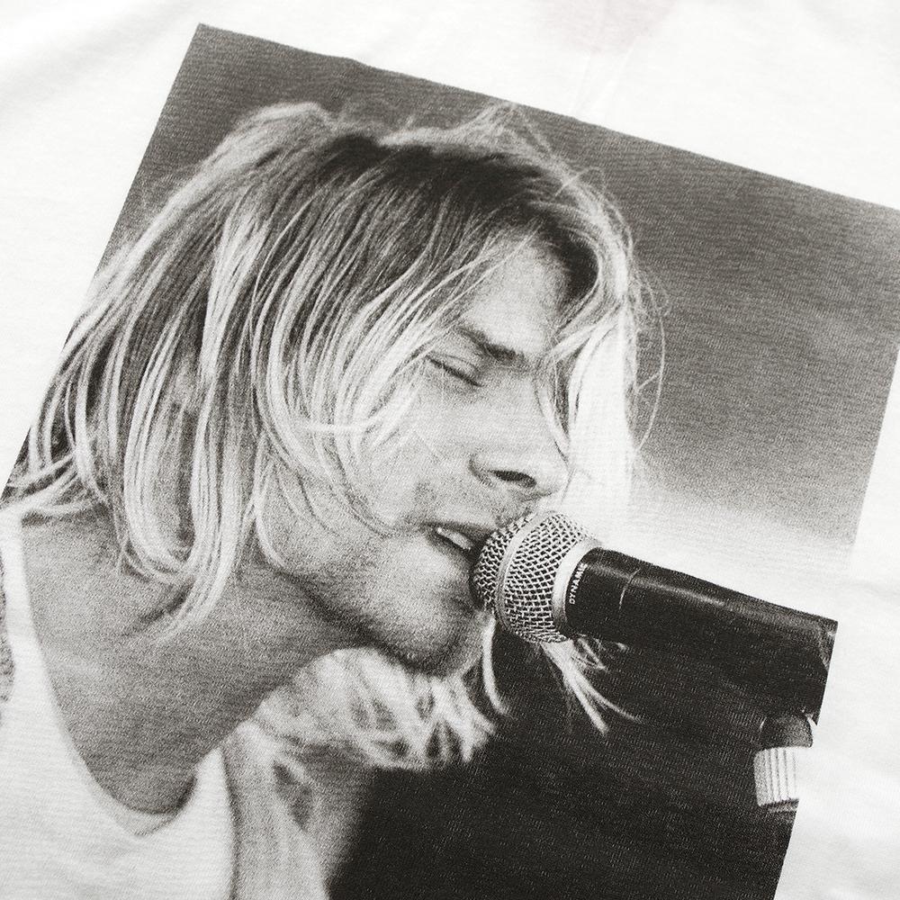 写真家 Charles Peterson の Kurt Cobain フォトTシャツが発売
