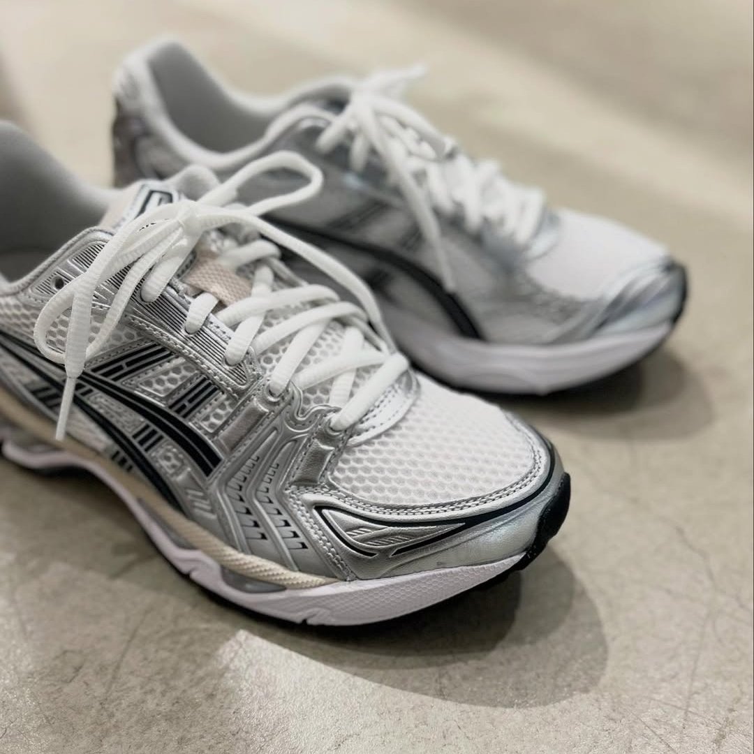 ASICS GEL-KAYANO 14 "White/Graphite Grey" が再販