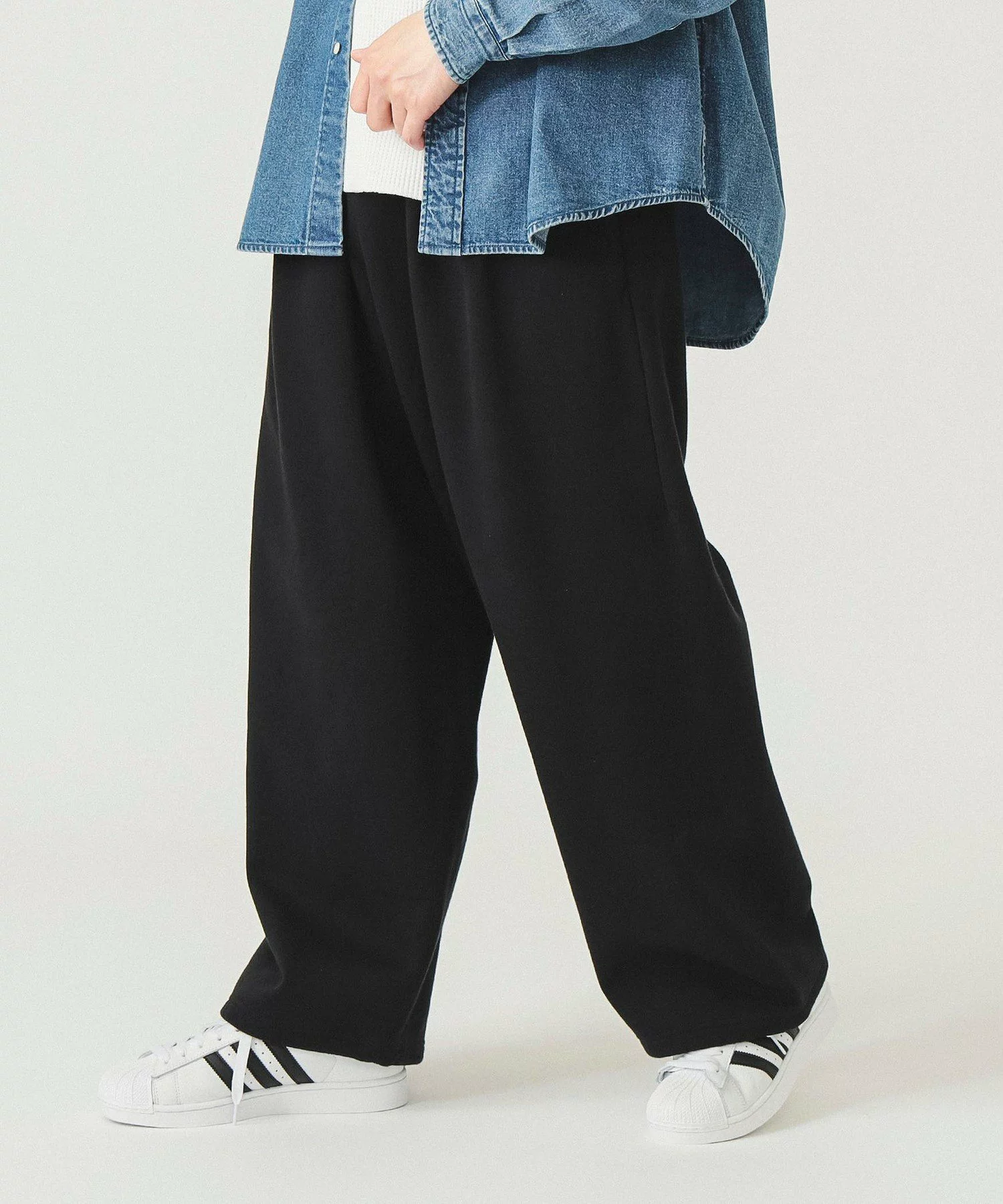 BEAMS「Wide Straight Windstop Sweat Pants FW25」の先行予約が開始