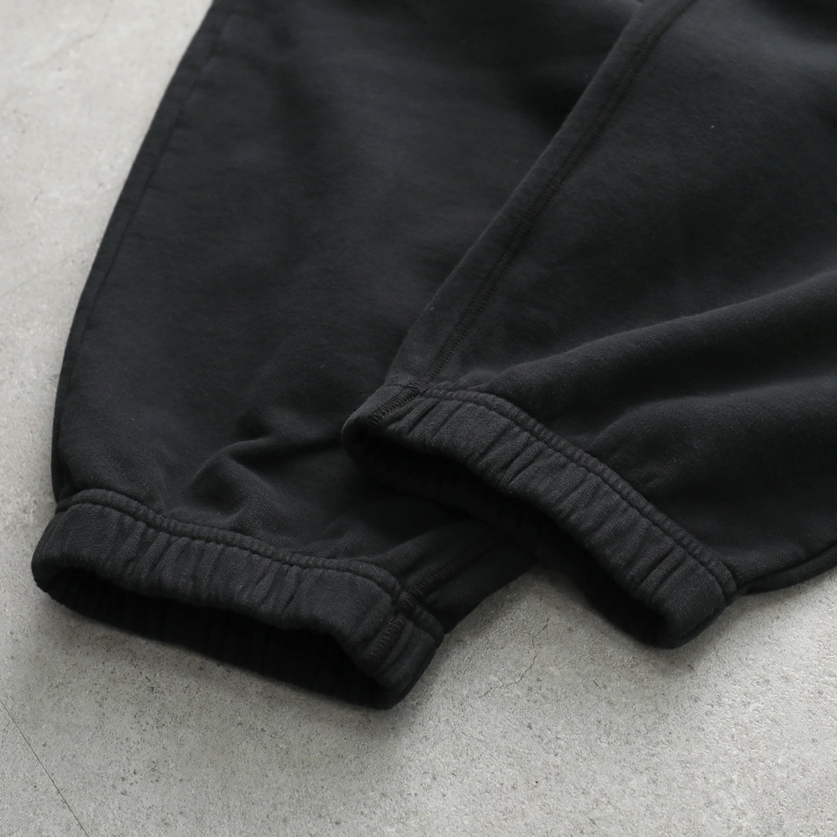 Stone Island の Sweat Pants FW25 が特別価格で発売