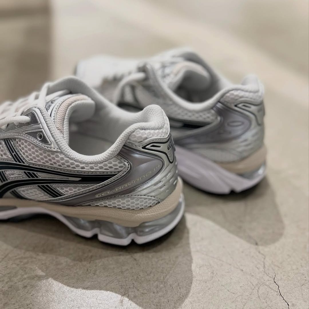 ASICS GEL-KAYANO 14 "White/Graphite Grey" が再販