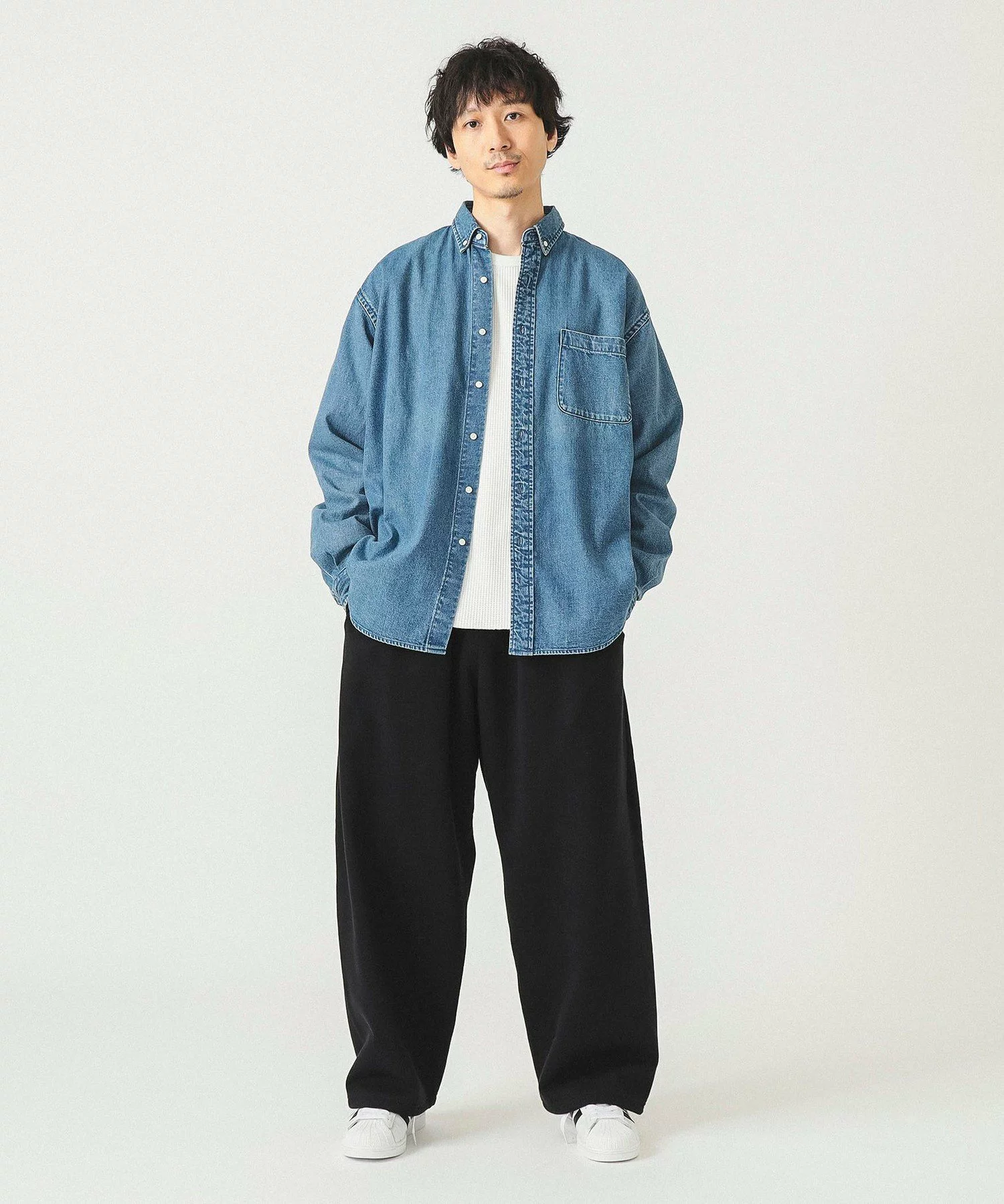 BEAMS「Wide Straight Windstop Sweat Pants FW25」の先行予約が開始