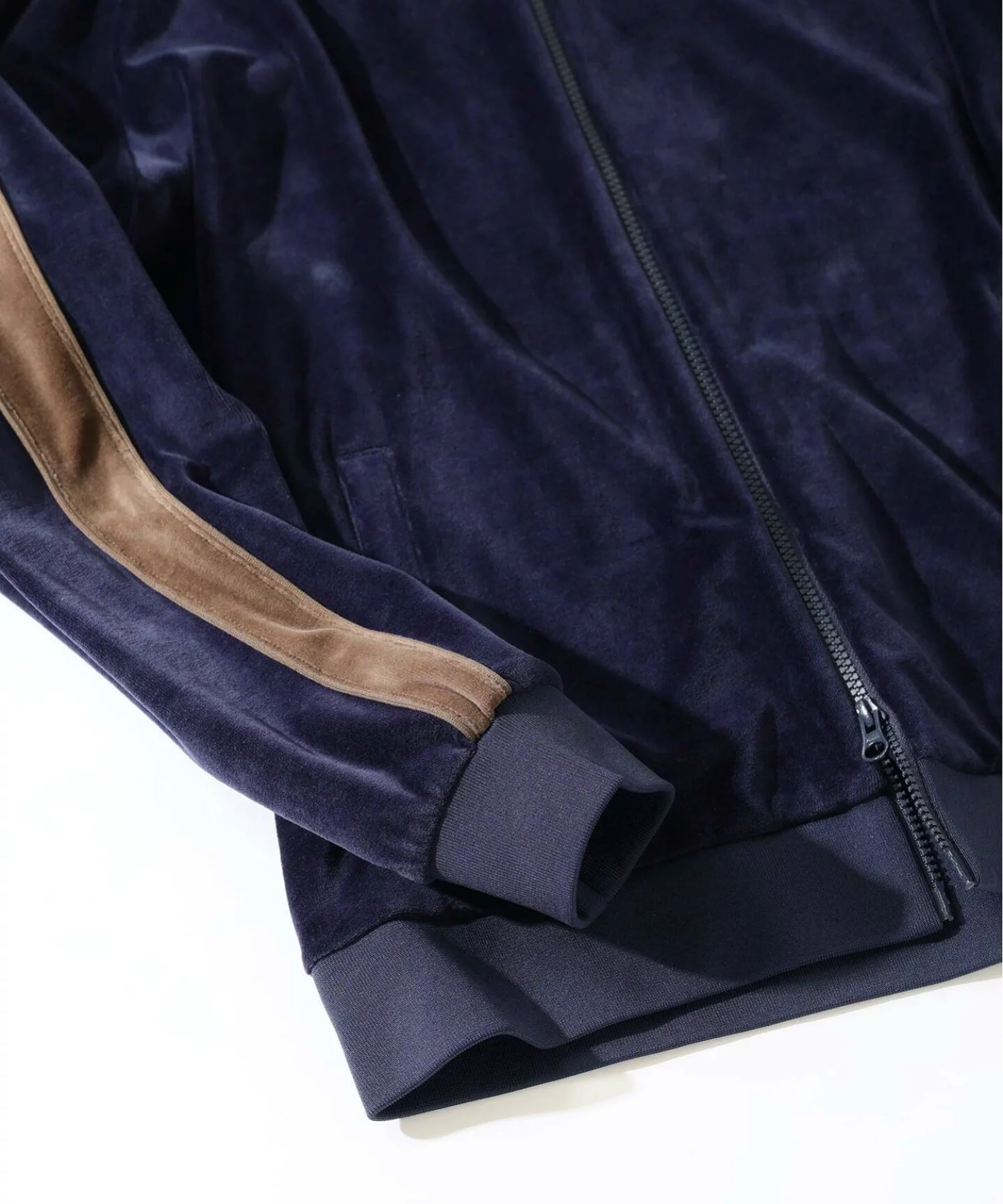 JOURNAL STANDARD relume が PUMA に別注した "T7" Velours Track Jacket が発売