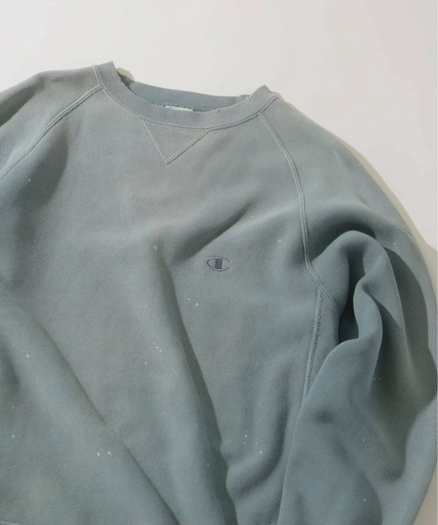 JOURNAL STANDARD relume × Champion による Reverse Weave® Overdyed Sweatshirt FW25 の先行予約が開始