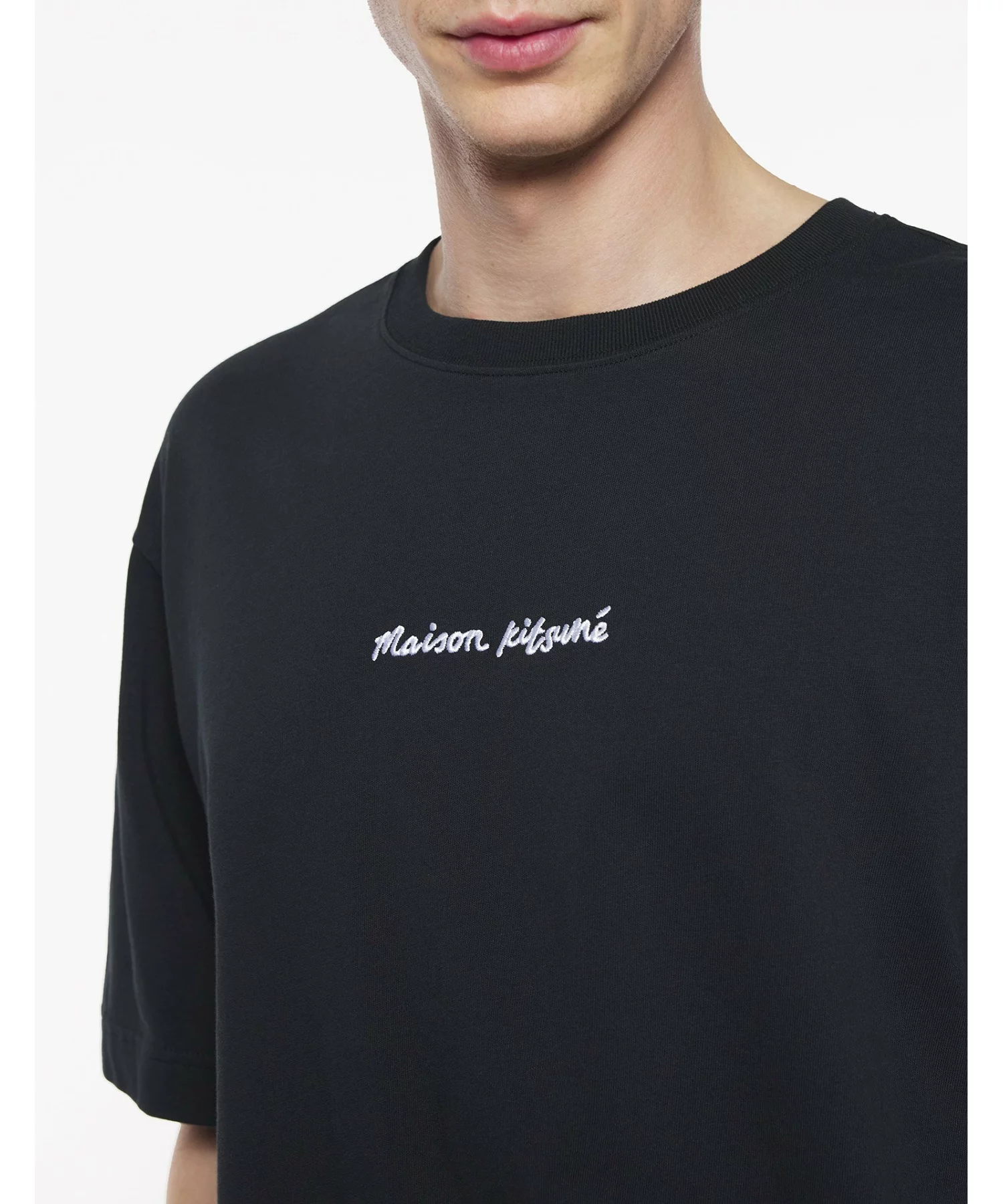 Maison Kitsuné の Embroidery Oversize Tee が発売