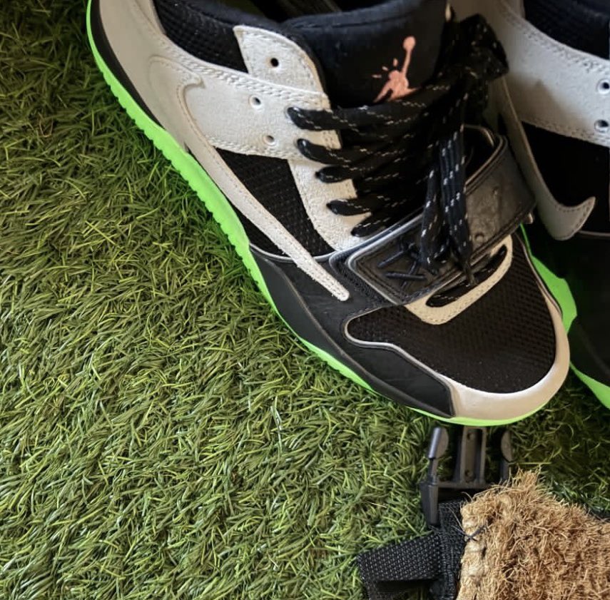 Travis Scott が adidas との契約報道に反応