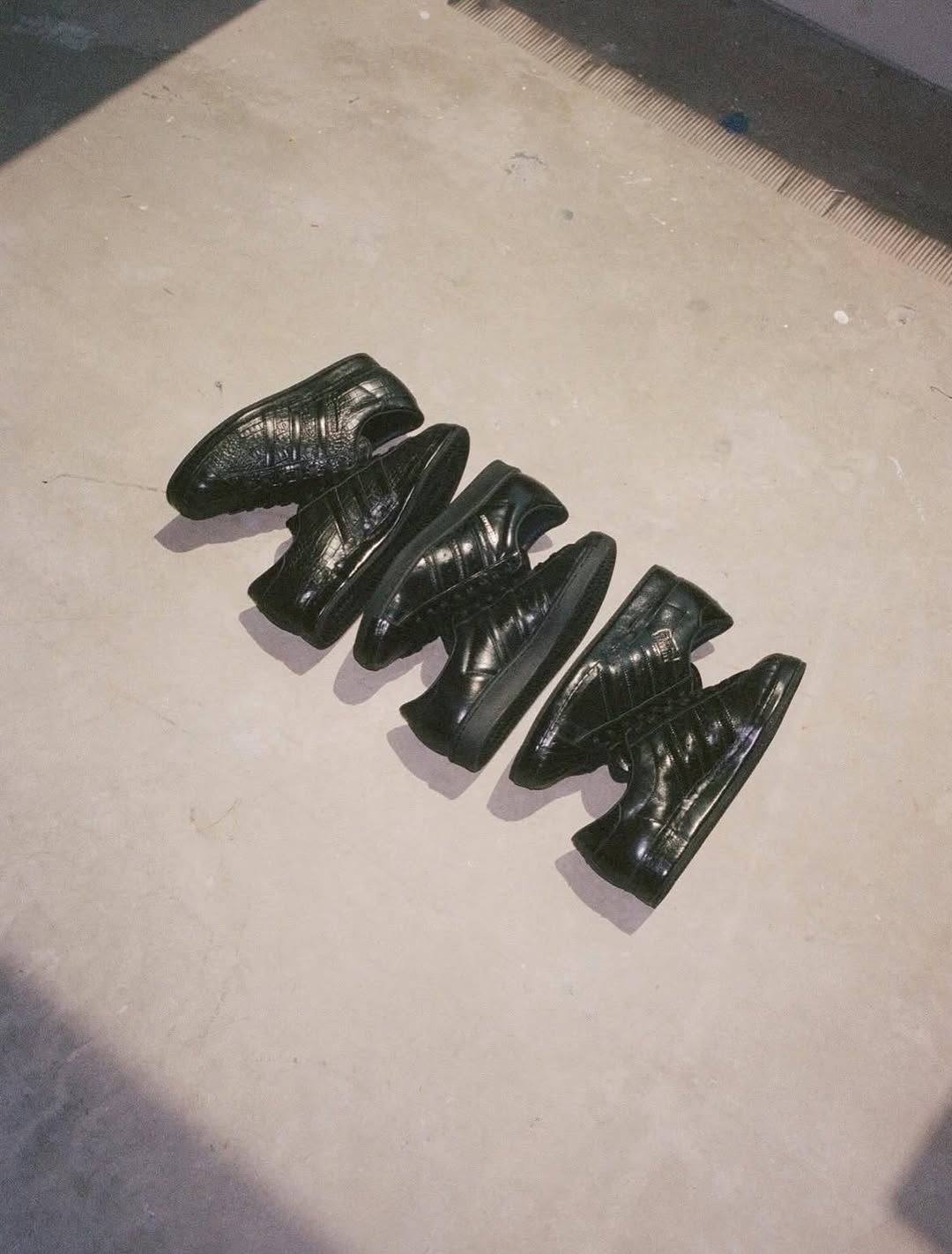 KITH × adidas Originals “Black Tie 2.0” が2025年秋に発売予定