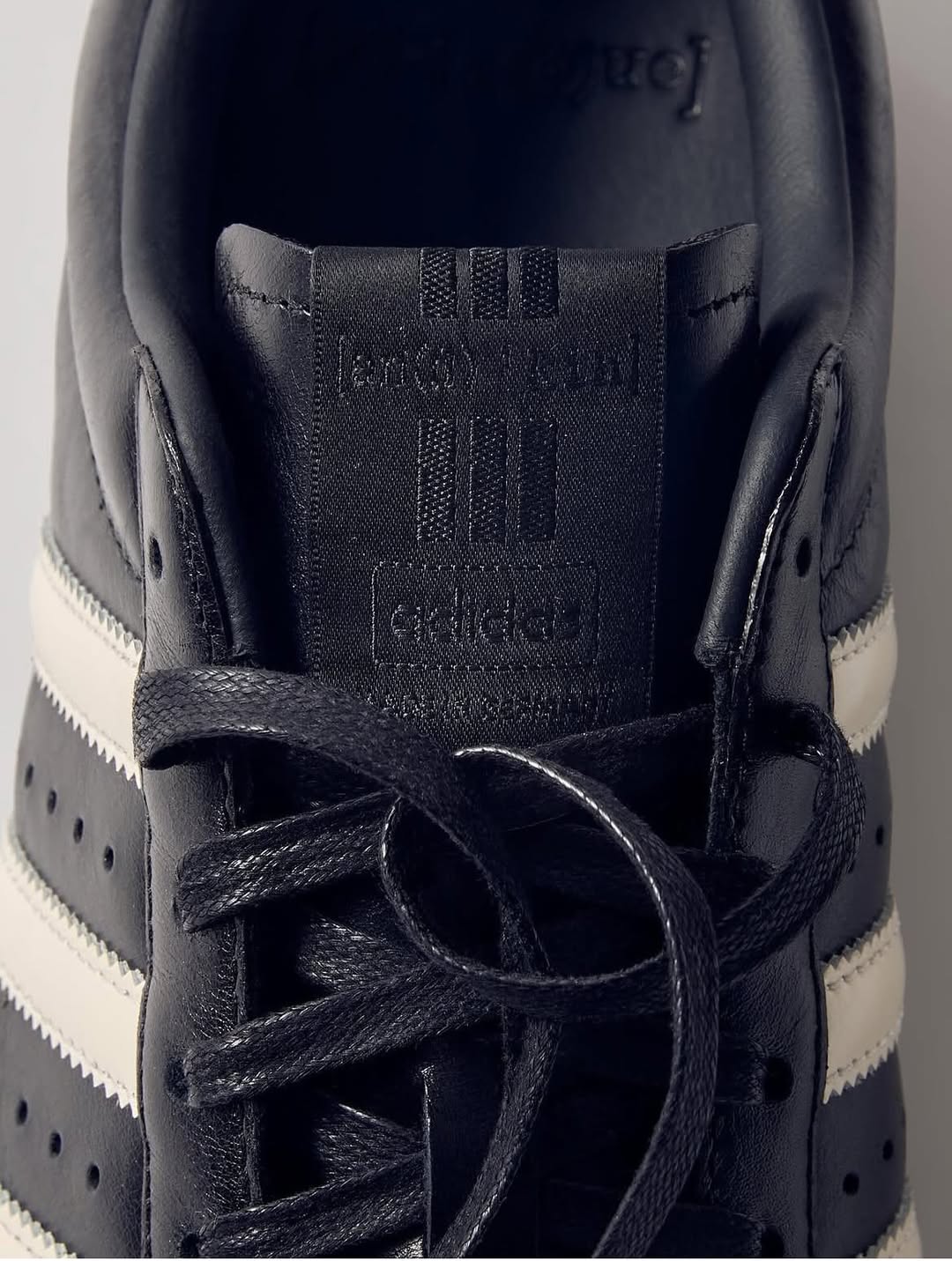 KITH × adidas Originals “Black Tie 2.0” が2025年秋に発売予定
