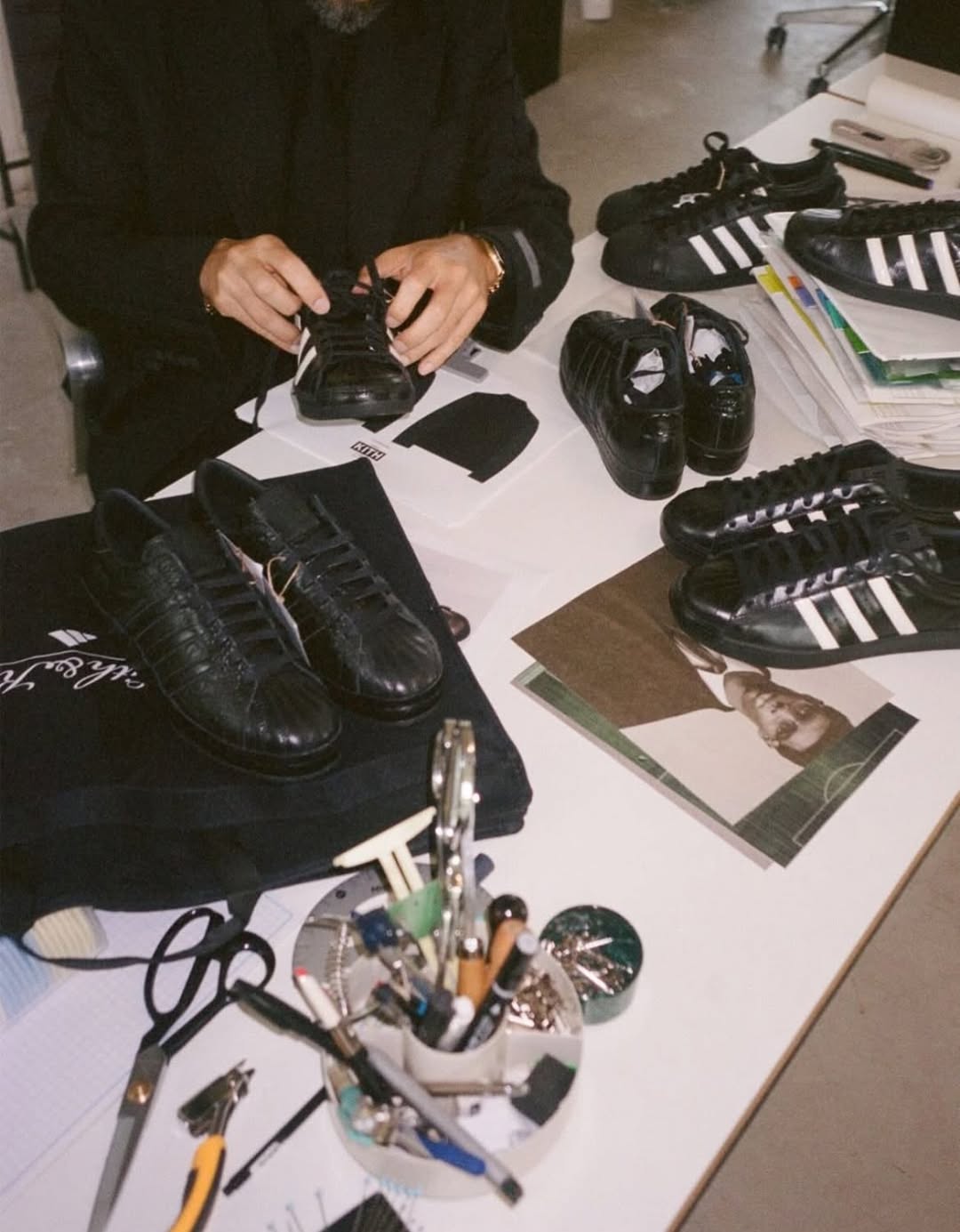 KITH × adidas Originals “Black Tie 2.0” が2025年秋に発売予定