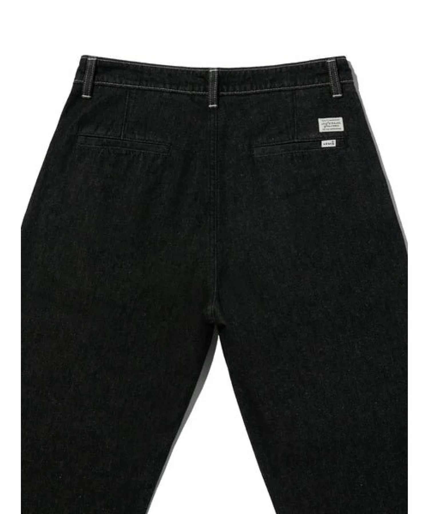 Levi’s® より Premium Black Denim Slacks が発売