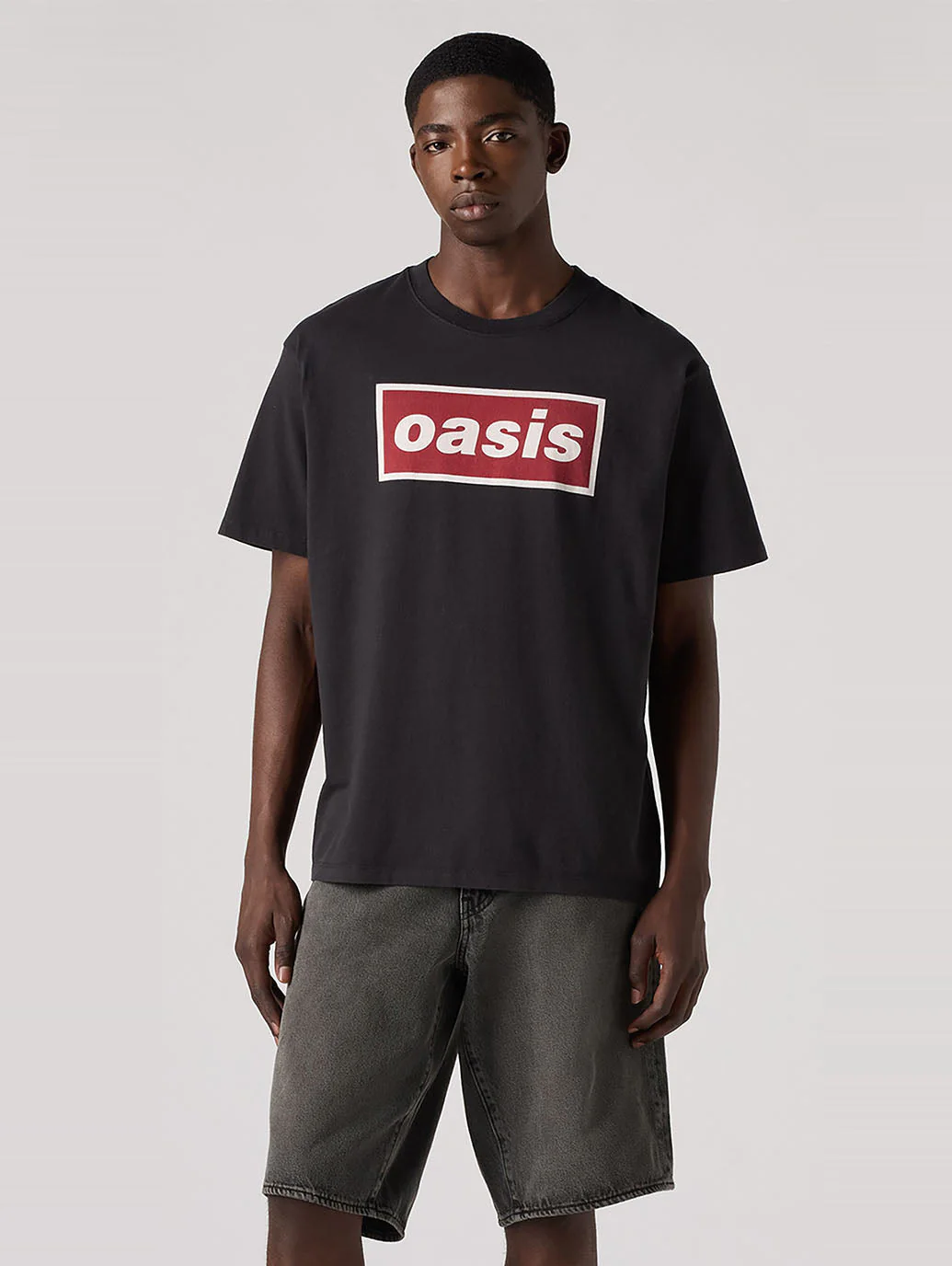 Levi’s® × Oasis の2025年秋冬コラボコレクションが発売